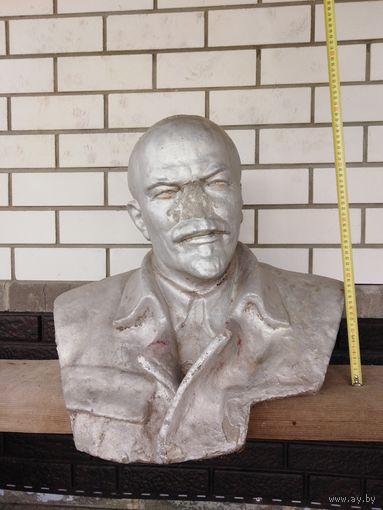 Большой бюст Ленина. Бетон.