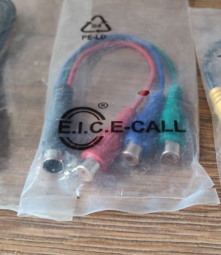 7-контактный S-Video (Mini-DIN) на 3 RCA ("тюльпаны") RGB (зеленый, синий, красный)