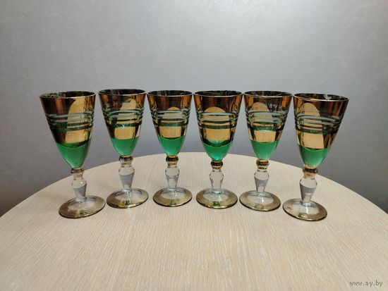 Все лоты с 1 Рубля. Комплект Рюмок. Неман. Позолота, зеленое стекло.