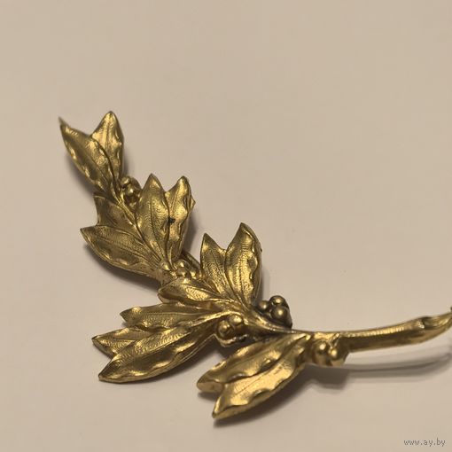 Крупная брошь лавровая ветвь. Испания