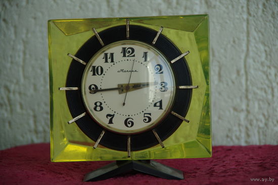 Часы настольные " Молния "  рабочие  ( завод на 7 дней )