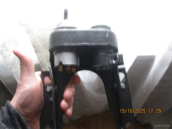 Кронштейн рулевого вала Ваз 2106 с замком зажигания