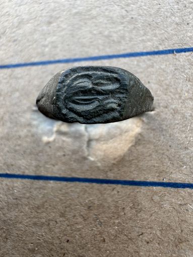 Кольцо старинное с узором на щитке