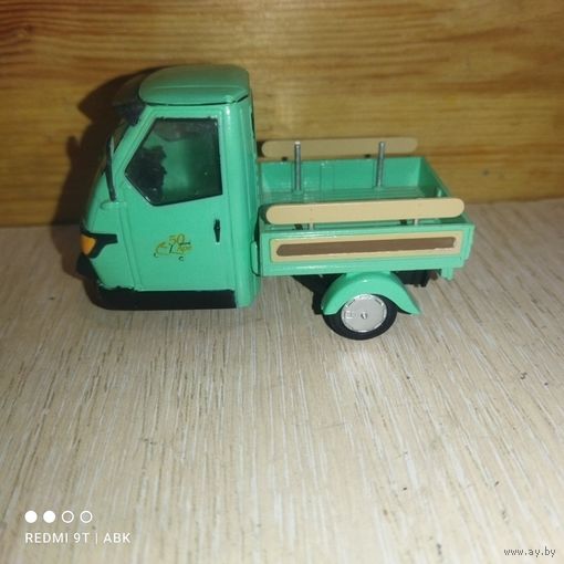 Модель Piaggio Ape 50 .1:43.