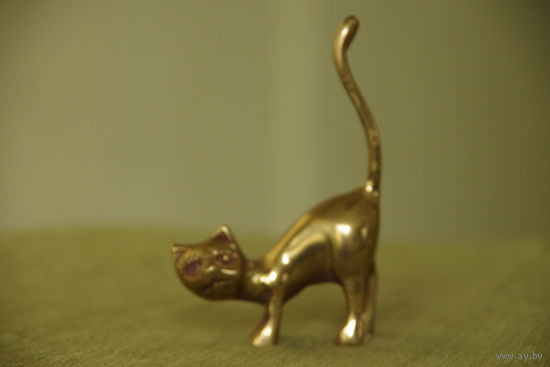 Статуэтка   " Кот  "  высота 9,5 см  см , длинна 6,5 см