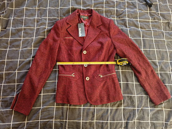 Костюм красный (пиждак+юбка), Б/У 2 дня, ТОРГ