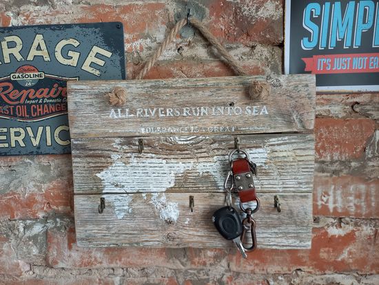 Ключница из амбарной доски.