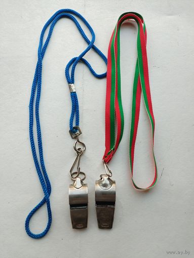 Свисток со шнурком. цена за 1 шт.
