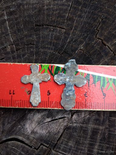 Крестики. 2 штуки. Находка