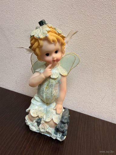 Декоративная статуэтка  фея-ангел.