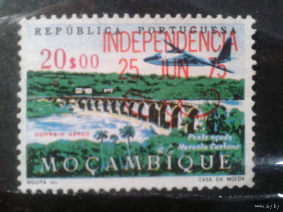 Мозамбик, 1975. *Самолет над плотиной, надпечатка. Mi-2,6 евро