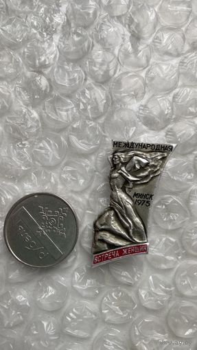 Значок Международная встреча женщин, Минск, 1975