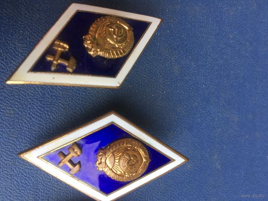 1 знак окончания  советского технического вуза.