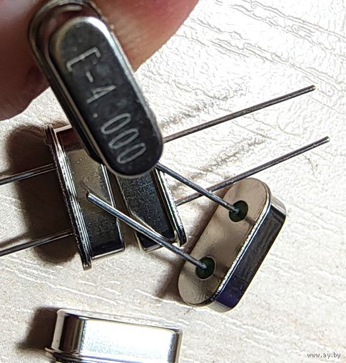 4 МГц Кварц ((цена за 10 штук)) MHz. Кварцевый резонатор лодочка