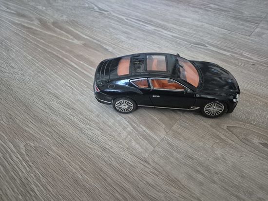 Машинка Bentley 1:24