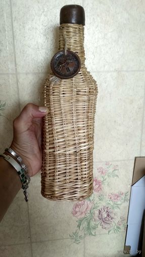 Бутыль. Оплетенная. Медалька Ручная работа.