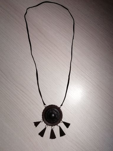 Ожерелье из натуральной кожи