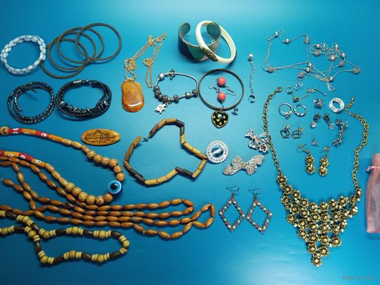 Бижутерия (одним лотом)