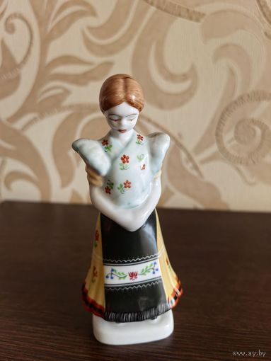 Европейский фарфор .Фарфоровая статуэтка "Венгерка".