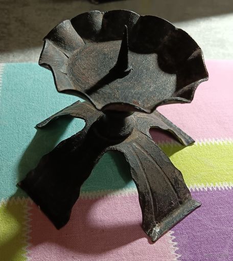 Металлический подсвечник. 7,5 см.