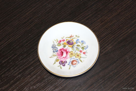 Винтажная, фарфоровая тарелочка (розетка), с ярким цветочным рисунком и золотой окантовкой, клеймо, Англия.
