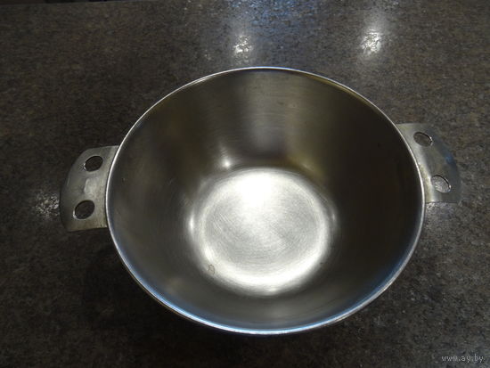 Миска из нержавеющей стали, СССР, клеймо МЮЗ, диаметр по верху 15,5 см, по донышку 9,5 см, высота 6,5 см