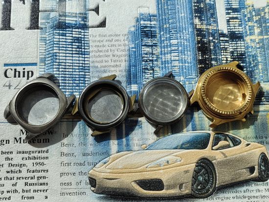 4 корпуса от наручных часов одним лотом.