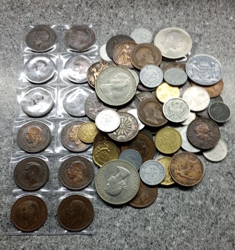 Сборный лот монет и жетонов разных стран и периодов включая копию редкой монеты в серебре Италия 5 лир 1901 год всего 71 штука без мц