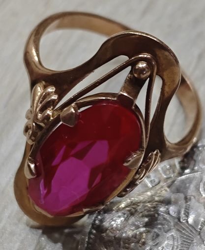 Золотое кольцо с корундом. 583 пр. Советская классика. 1961 года. Рига. Прекрасное состояние. 4.7 грамма