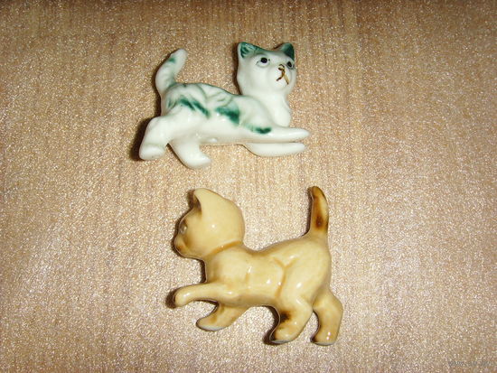 Кот фарфоровый 2 штуки .  Миниатюра . Кошка . Германия