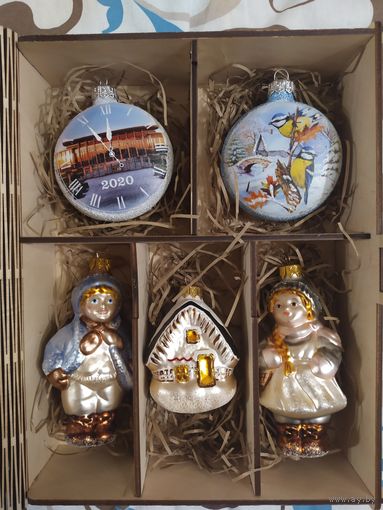 Ёлочные игрушки в подарочной коробке