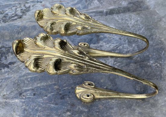 Пара бронзовых крепежей для штор